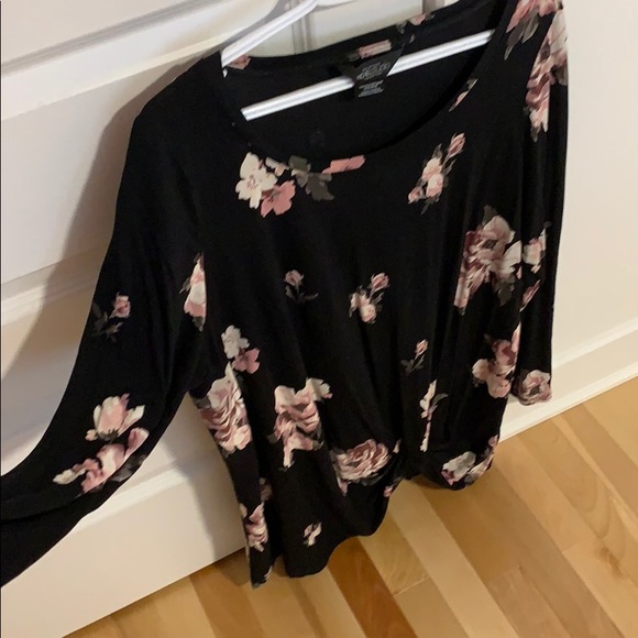 Floral black blouse - Picture 4 of 5
